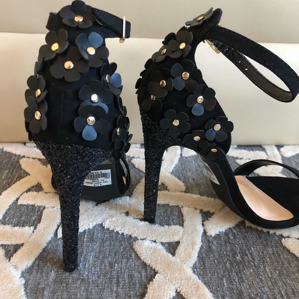 LAST PAIR SIZE: 5.5 RETRO PIN-UP STYLE HEELS - Picture 4 of 7